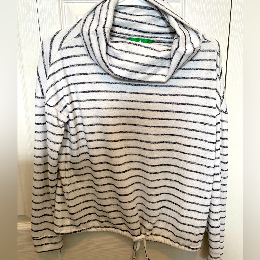Dip fashion turtleneck sweater